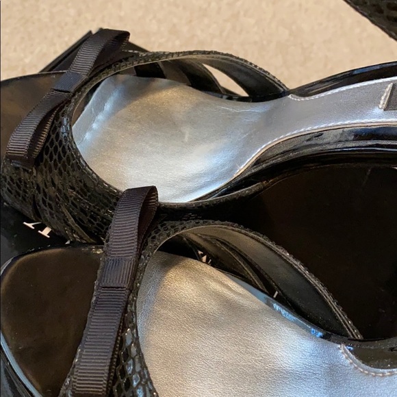 WHBM snake embossed Sandals. - Picture 3 of 3